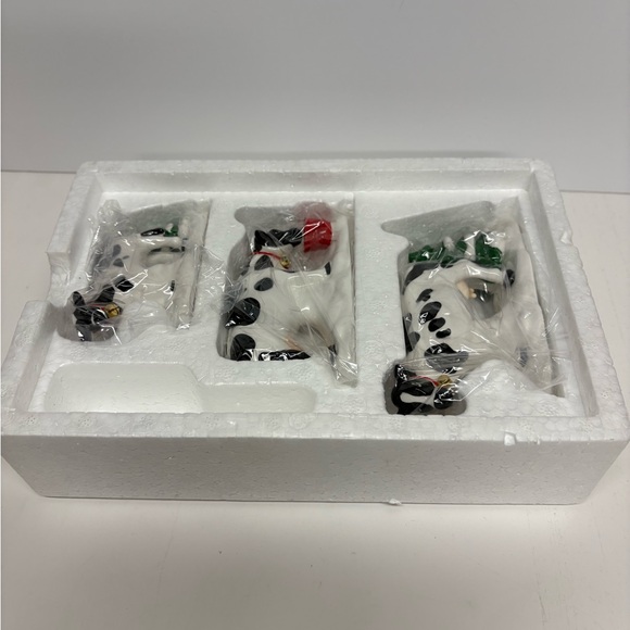 Department 56 Snow Village Herd Of Holiday Heifers Set 3 NWT - Picture 11 of 12
